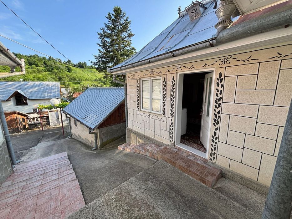 CASA, ANEXE si teren