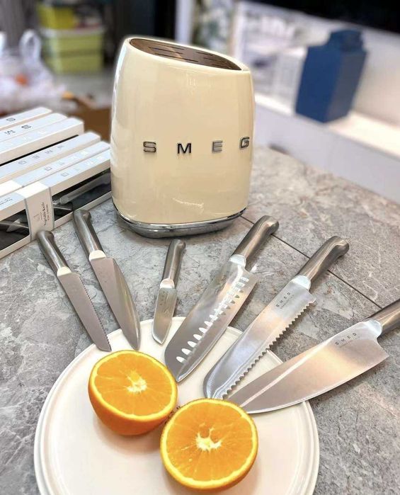 Набор ножей SMEG с подставкой