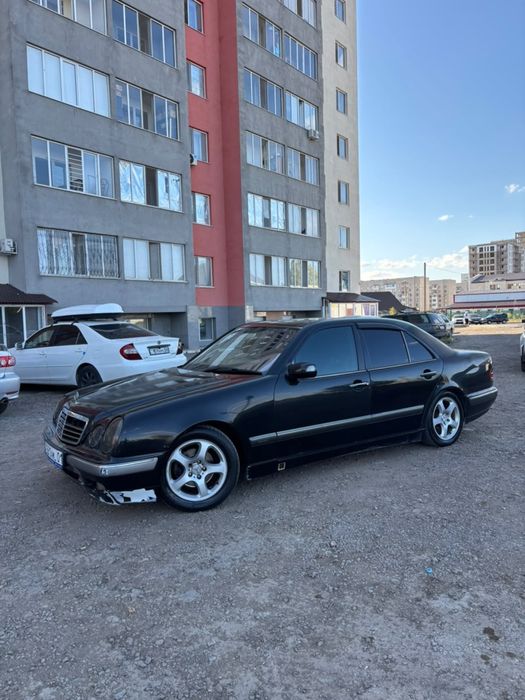 Продам мерс 210 е320