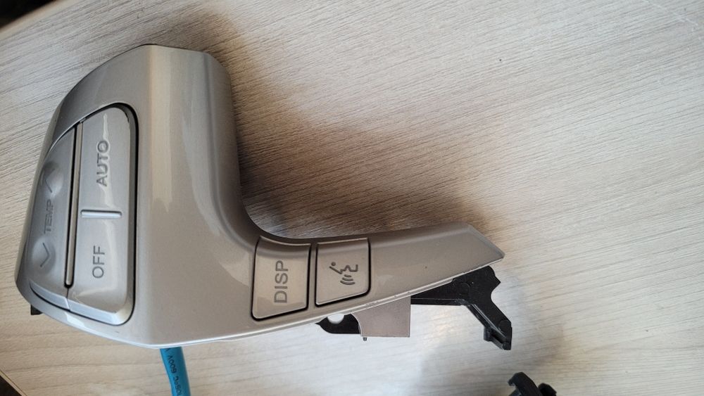 Продам кнопки руля камри 40