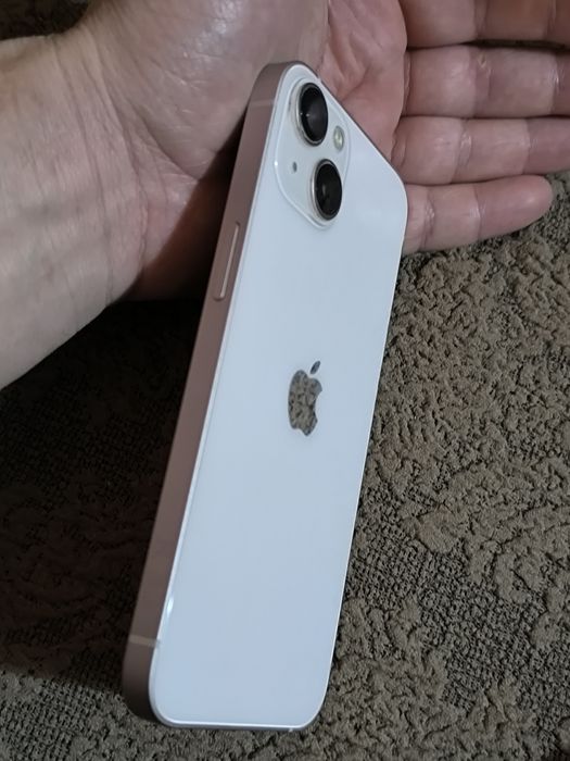 Телефон iPhone 13