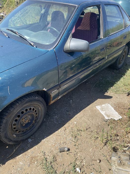 Продам Опель 1993 г по болтикам