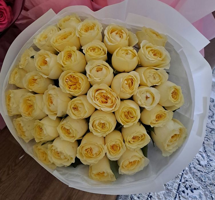 Продам готовые букеты цветов.