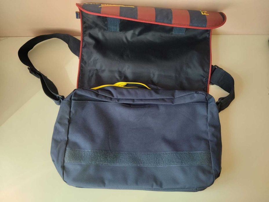 НОВА чанта за рамо Barcelona, раница за училище