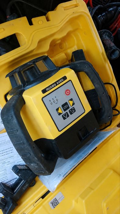 Vând laser leica