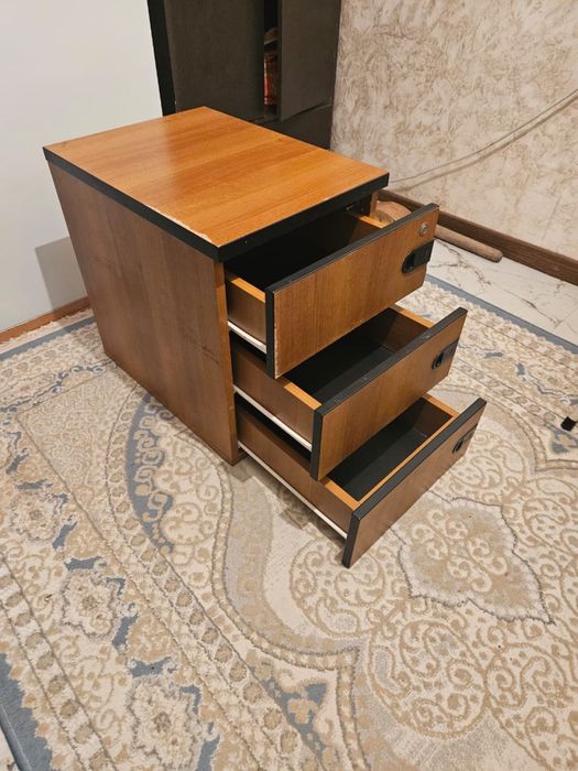 Тумба тумьочка продаю срочно