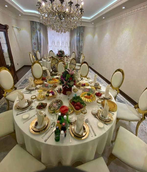 Прокат столов и стульев пасуда   Аренда золотистых стульев Кейтеринг