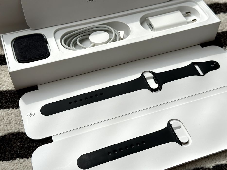 Apple Watch Series 5 | 44 mm | Space Gray | Sports Band Space Black | ПЕРФЕКТЕН | ПЪЛЕН КОМПЛЕКТ
