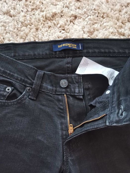 Дамски дънки Levis в отлично състояние
