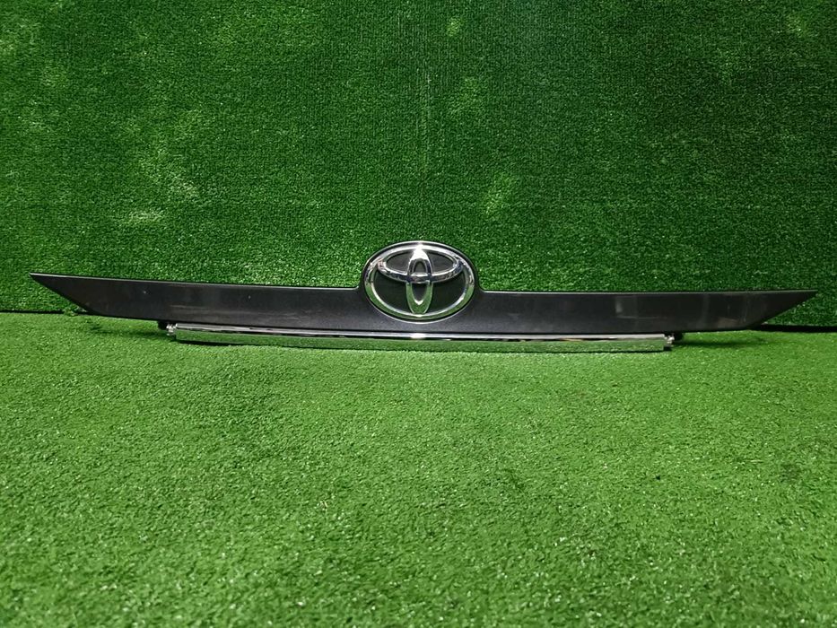 Оригинальная накладка молдинг крышки багажника от Toyota Camry 55
