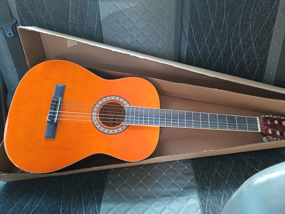 Gitara sotiladi Holati yangii