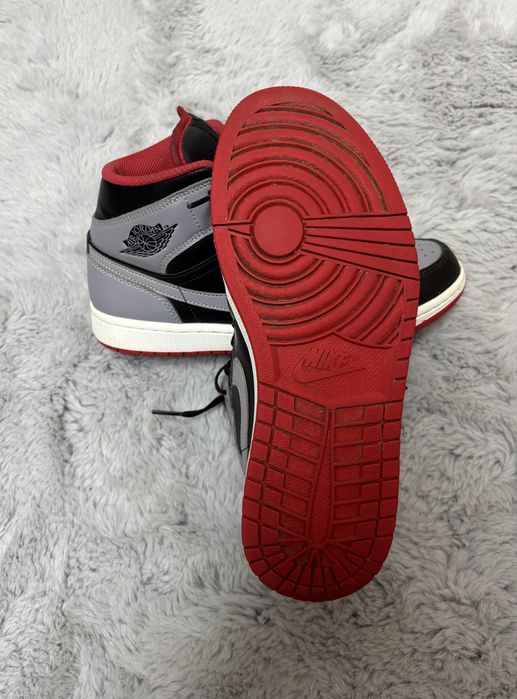 Adidasi Jordan 1 Mid