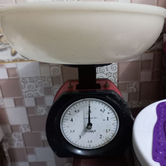 Продам  утюги советские. Весы