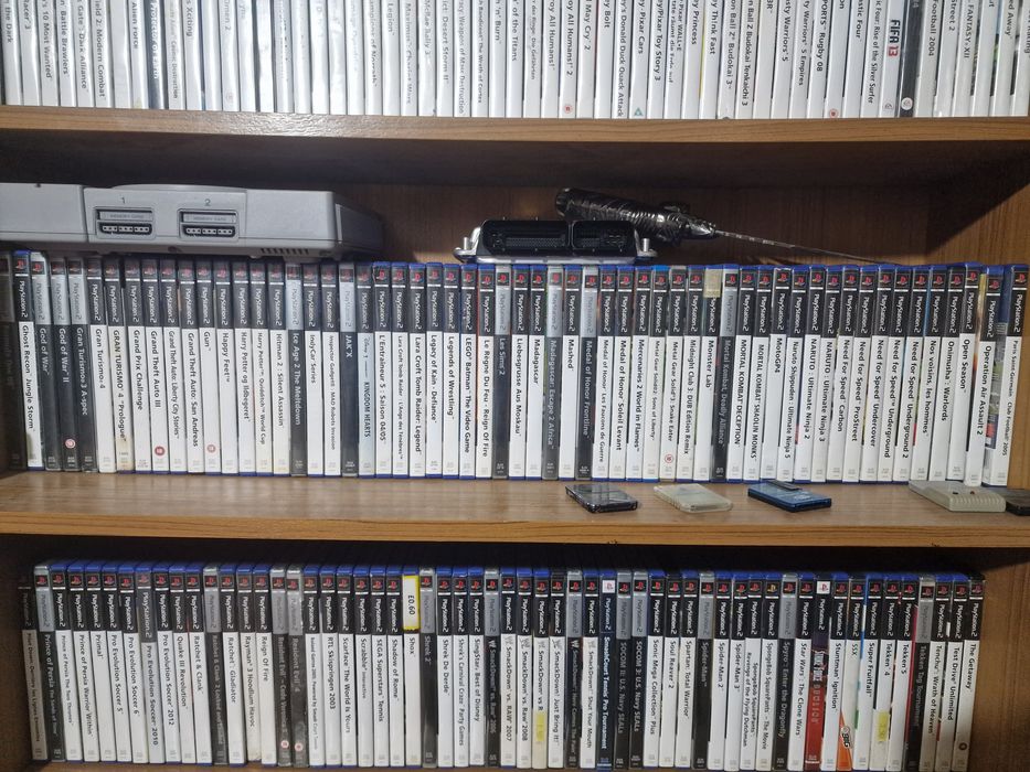 Над 200 диска за playstation 2