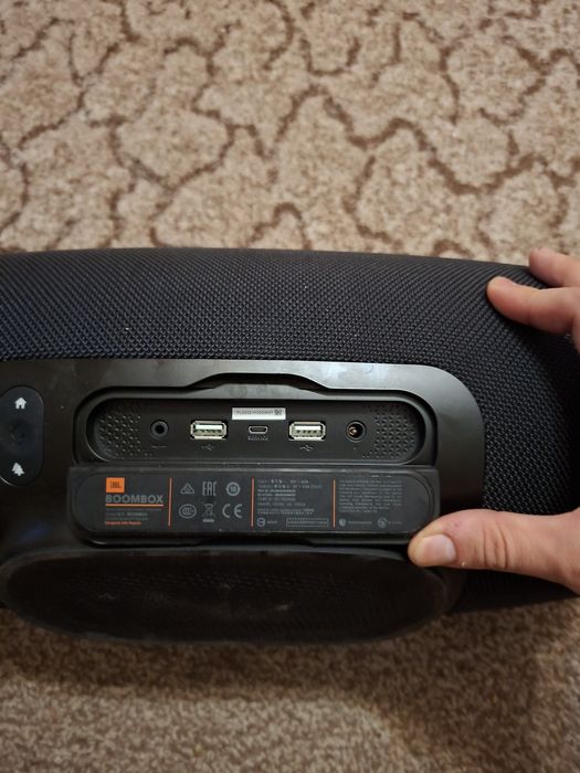 Vând JBL Boombox