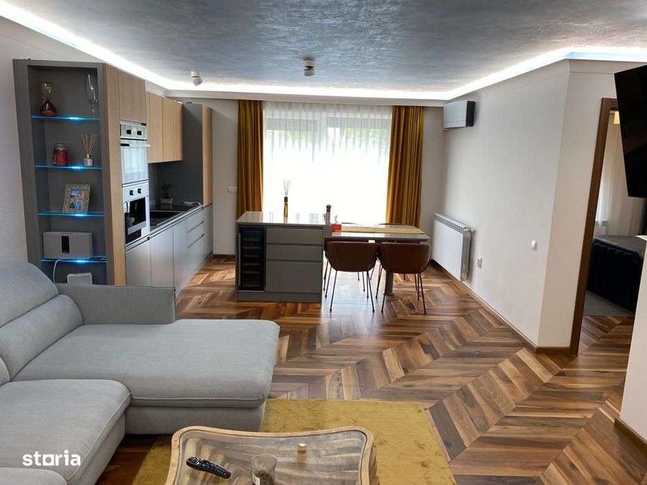 De inchiriat Apartament 3 camere, zona Ultracentrala.