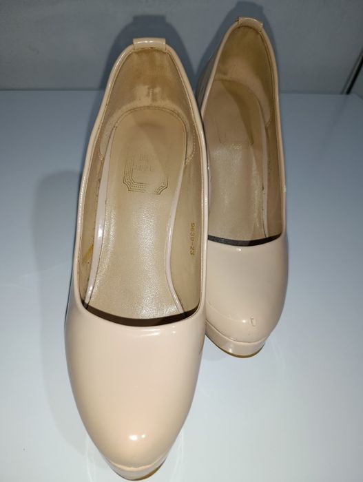 Женские туфли на каблуке