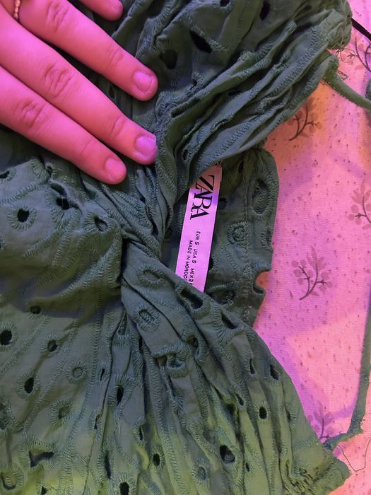 Top Zara verde broderie spartă (eyelet), mărimea S/XS - Nou/Stare impecabilă