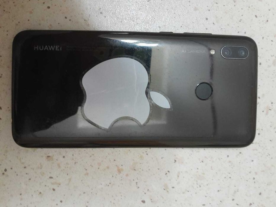 Huawei P smart2019 және наклейкамен