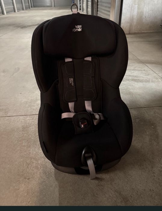 Столче за кола britax romer trifix i size