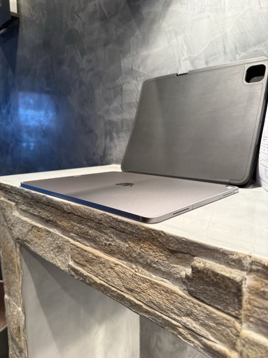 КАТО ЧИСТО НОВ Ipad Air M3 13” Cellurar + Wi-Fi