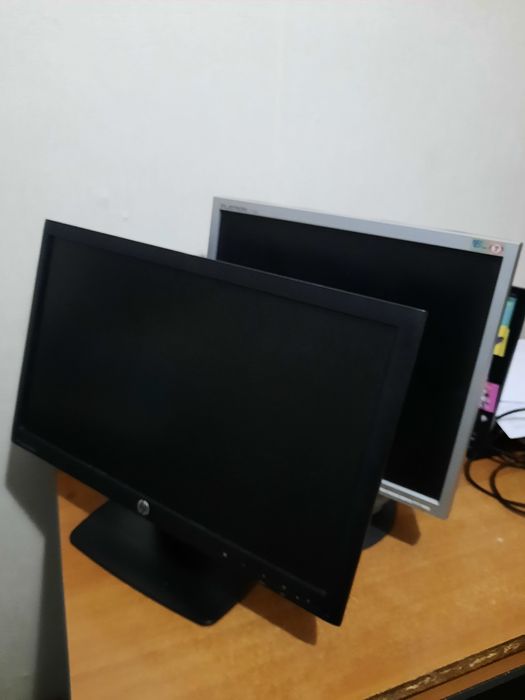 Продаются мониторы