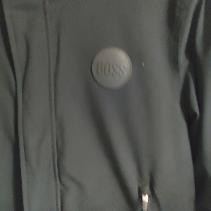 Vând geaca HUGO BOSS