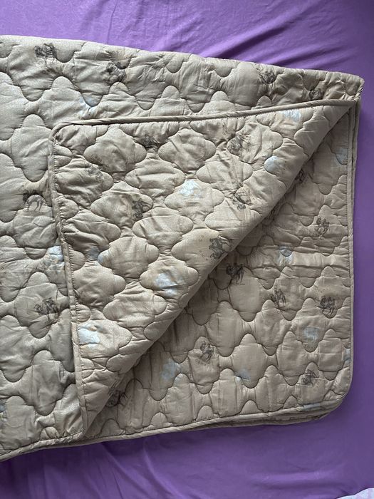 Продам двухспальное одеяло