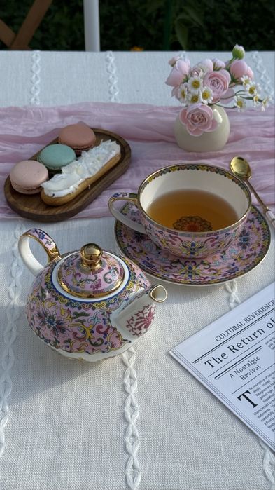 Фарфоровый чайный набор на одну персону в розовом цвете