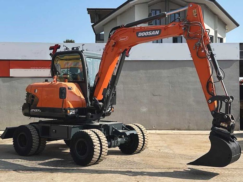 Колесный экскаватор Doosan DX57 W-5