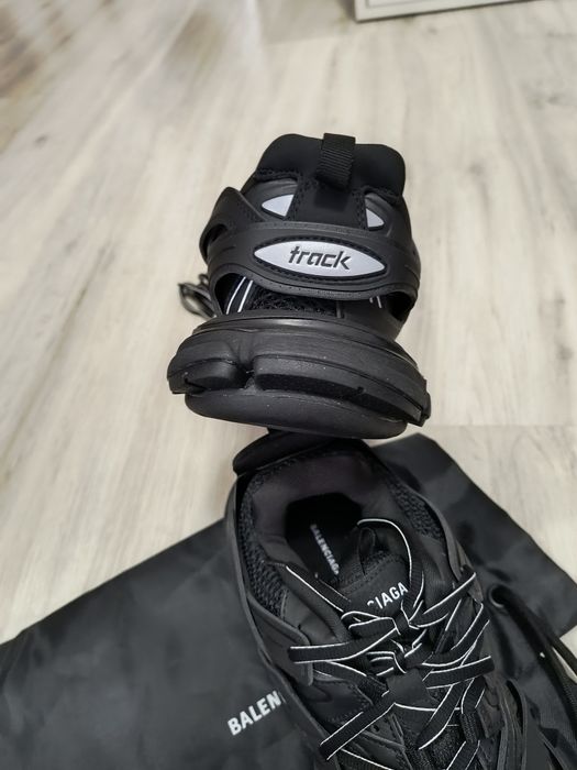 Balenciaga track black 43