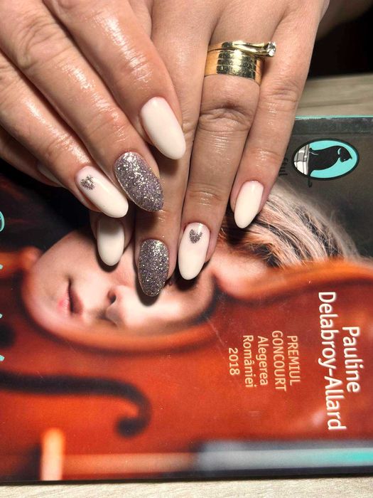 Aplic unghii cu gel sau semi