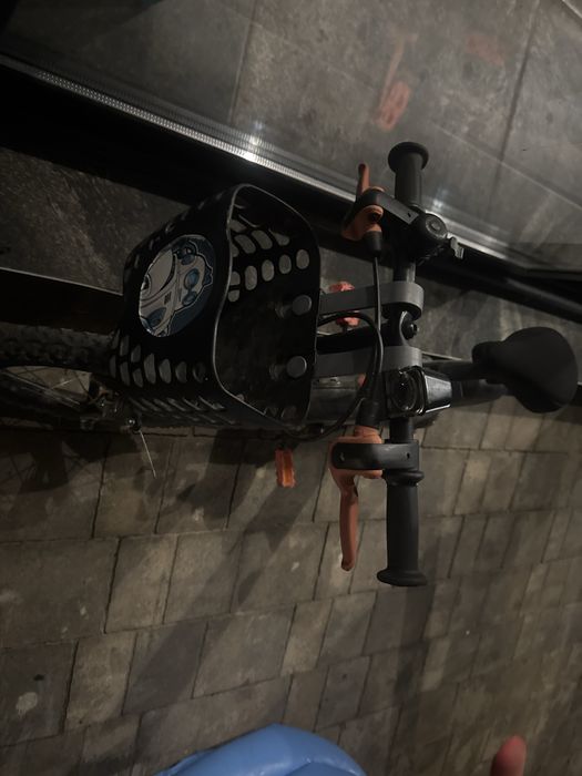 Велосипед с кошница за играчки,звънец,фар на батерии и стоп на батерии