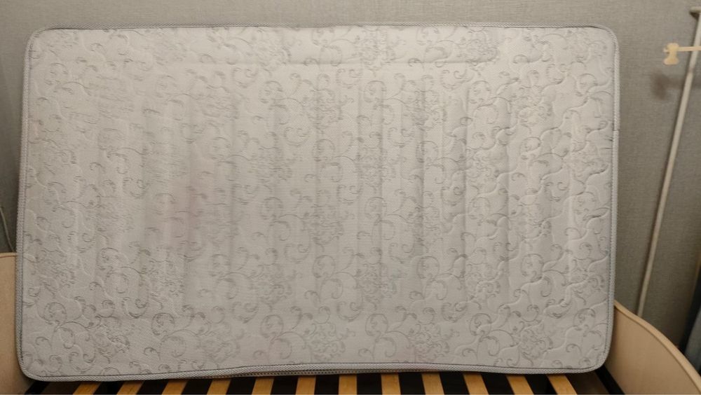 Кровать с матрасом 1.5