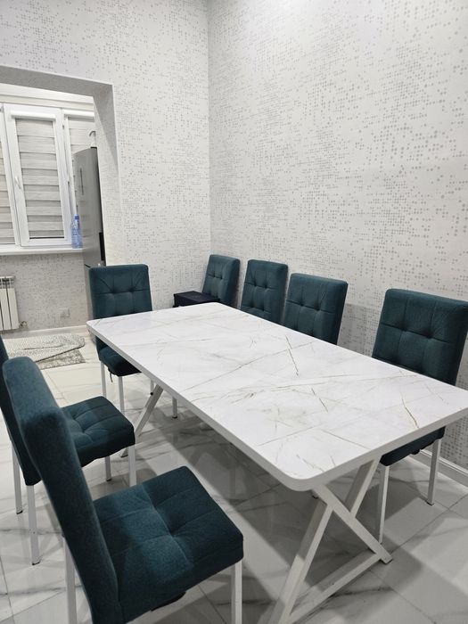 Кухонный стол со стульями