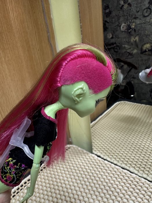 Пролам куклу монстр хай!