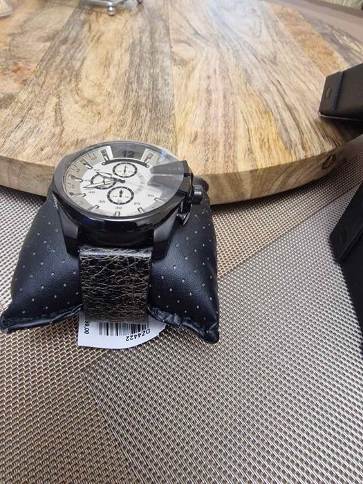 Чисто нови часовници Diesel