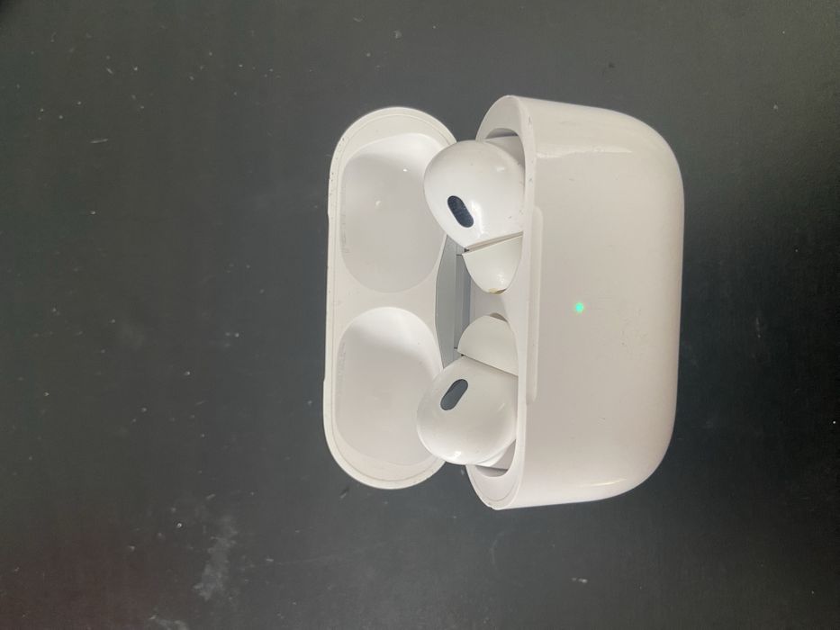 vând căști airpods pro