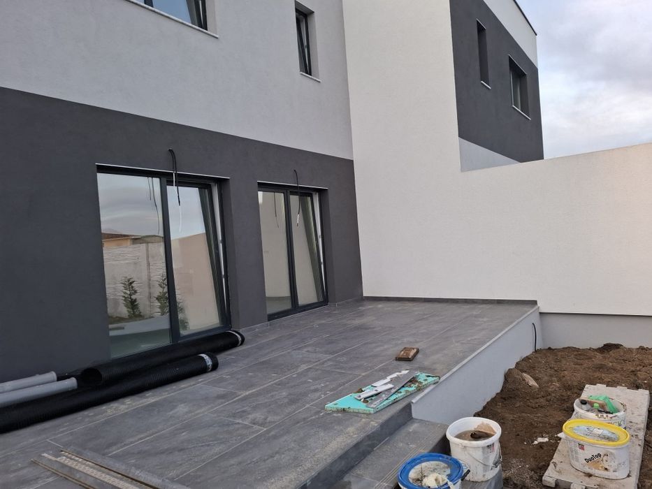 Mai a rămas o jumătate de duplex!