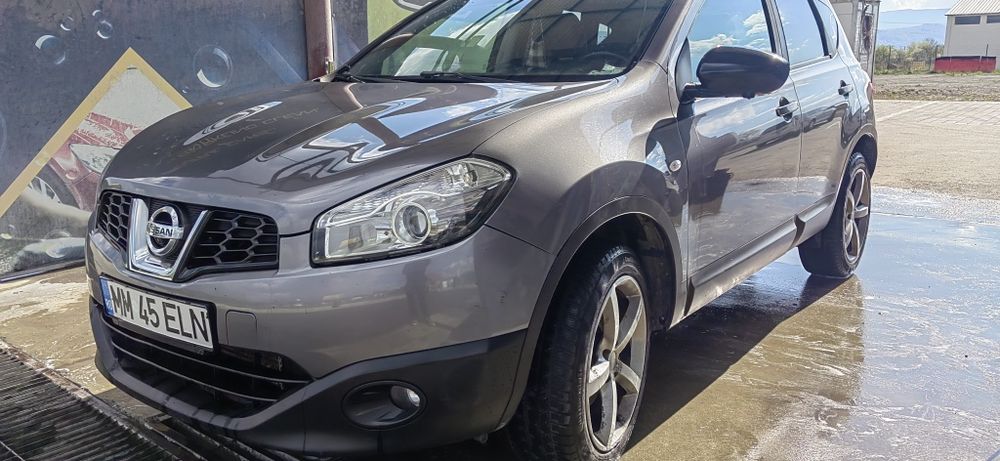 Nissan qashqai anul 2012..