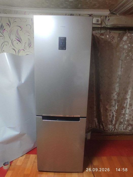 Продам холодильник Samsung RB33A32N0SA