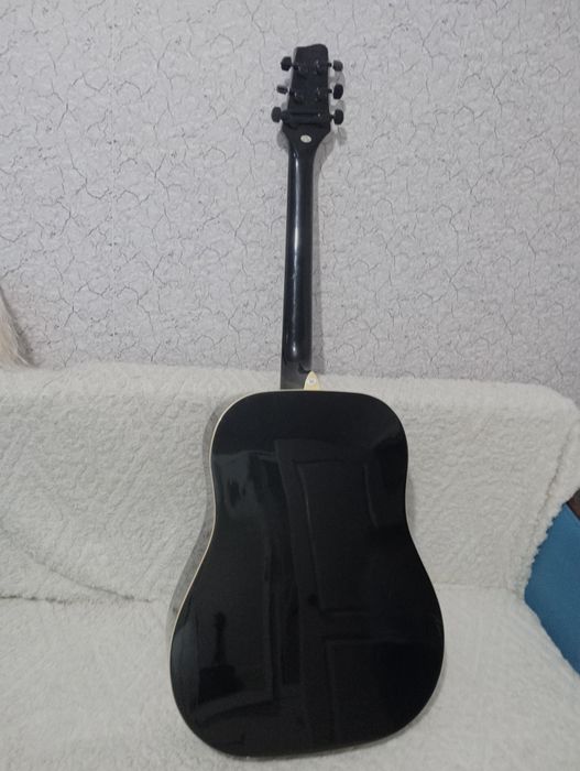 Продается гитара за 20.000 тг