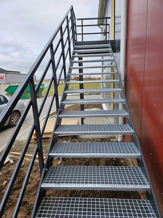 Изработка на метални стълби за жилищно и промишлено строителство