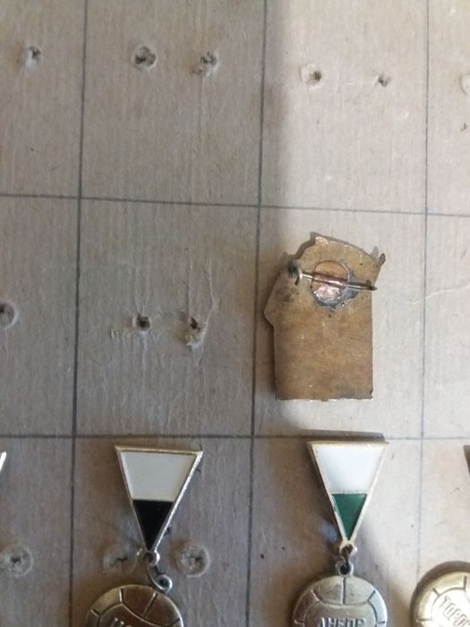 значки разные,  спортивные подвеска футбол, для коллекции