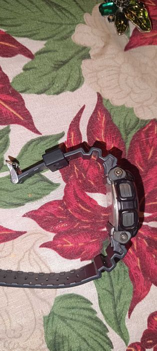 Продавам часовник Casio  G-shock модел DW-9000