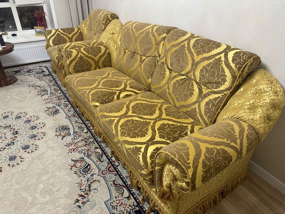 Итальянское кресло и диван