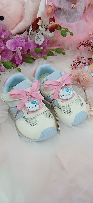 Oyoq kiyim 22dan 37gacha koyne 1yoshdan 4 yoshgacha