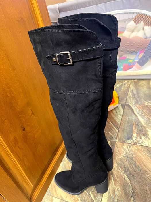 Чисто нови велурени ботуши с дебел ток