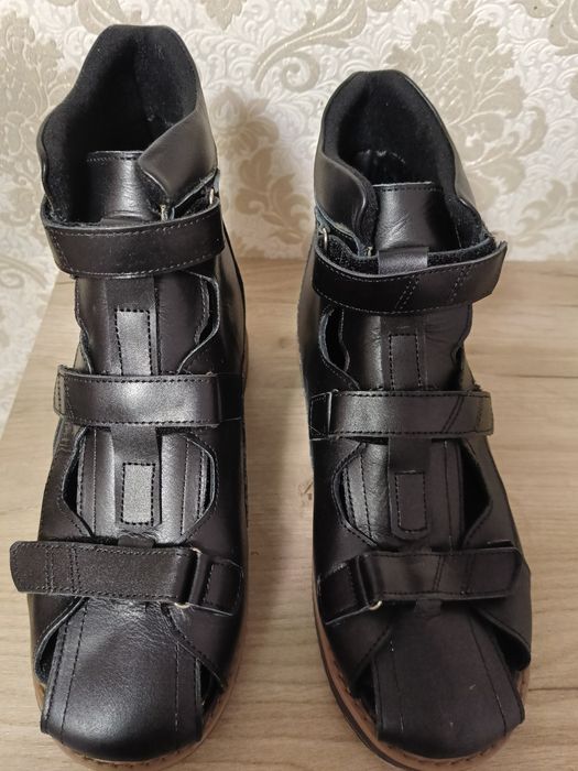 Отдам ортопедические обувь