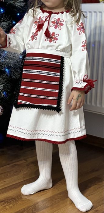 Costum popular pentru fetite